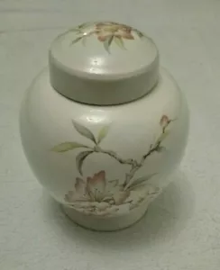 Vintage M&S floral 6"/15cm lidded porcelain vase (1988) - code 5982/5027 - Picture 1 of 3