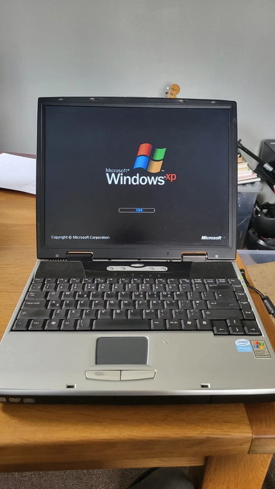 Advent 7086 Retro Laptop 14,1" Intel Celeron M Working.  - Image 1 of 4