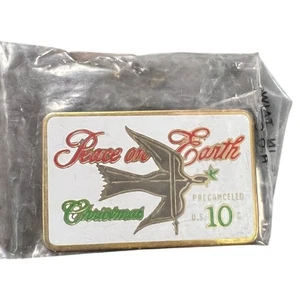 NUEVO Pin de solapa sello postal de 10 centavos paloma de Navidad de la paz en la tierra The March Co. - Imagen 1 de 6