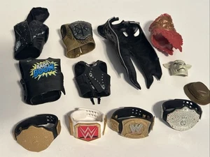 WWE Elite Zubehörpaket mit Westen & 4 Gürteln - Bild 1 von 6