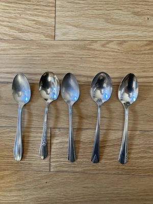 Lote mixto de 5 cucharaditas vintage chapadas en plata antiguas eclécticas fiesta de té Foto 1 de 4