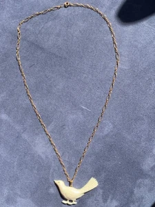 Very Pretty Porcelain Bird on a Beautiful 20" Gold Colored Link Chain - Picture 1 of 6