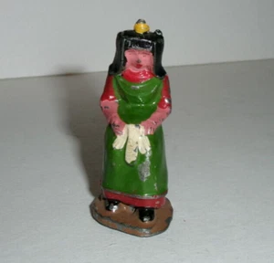 Vintage PEASANT FARM WOMAN SITTING IN CHAIR - LEAD FIGURE TOY - Made in France - Picture 1 of 3