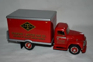 First Gear 1:32 1955 Diamond T Motor Car Co. Chicago Branch Sales & Service - Picture 1 of 4
