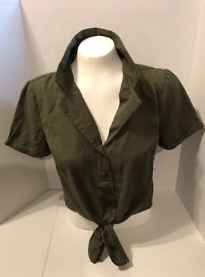 Top corto Charlotte Russe verde oliva #91336-ON tallas XS, S, M Foto 1 de 4
