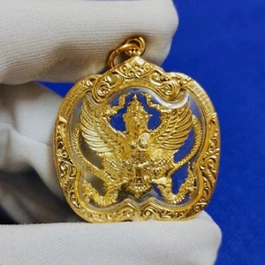 Garuda Phaya Krut Dios de la Fuerza Amuleto Tailandés Colgante Estuche Dorado Micrones - Imagen 1 de 3