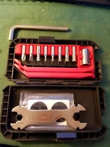 Bell Roadside 600 Bicycle Compact Tool & Patch Kit 28-Piece - Picture 1 of 3