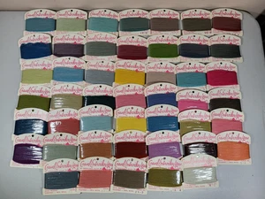 Gemischtes Paket 47 Crewel Stickgarn 100 % Wolle 30 Yds verschiedene Farben - Bild 1 von 7