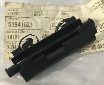 Cable harness protection sleeve clip Fiat Alfa Romeo Lancia Fiat 500 51941521 - Image 1 of 4