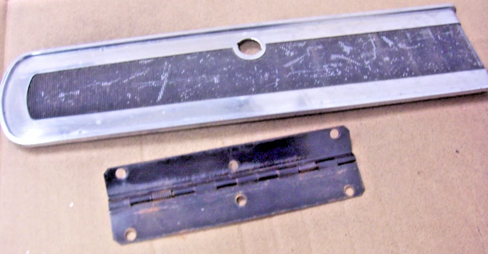 Oldsmobile Cutlass 442 1968 consola central ¡tapa y bisagra!! Foto 1 de 1