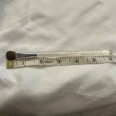 Models Prefer Eyeshadow blending Brush w/clear handle long for easy application - Image 1 of 4