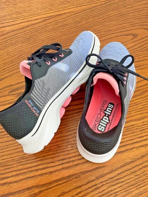 NEW Skechers Go Walk Slip-Ins Shoes, Womens Size 5.5 - Image 1 of 4