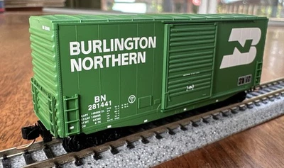 Micro Trains N Scale #10100090 40’ Hy-Cube Box Car Burlington Northern 281441 NY - Image 1 of 4