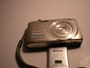 Nikon COOLPIX S3100 14.0MP 5x Digital Camera Silver - Picture 1 of 13