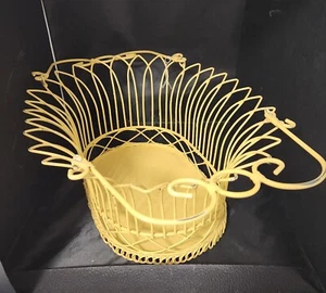 Vintage Yellow Decorative Metal Wire Planter Fruit Basket Rustic Farmhouse - Picture 1 of 8