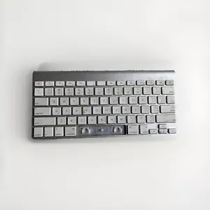 Apple Magic A1314 White/Silver Aluminum Bluetooth Wireless QWERTY Keyboard - Picture 1 of 2