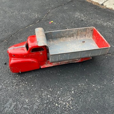 Caminhão basculante vintage Marx Lumar construção cinza e vermelho brinquedo de aço prensado - Imagem 1 de 4