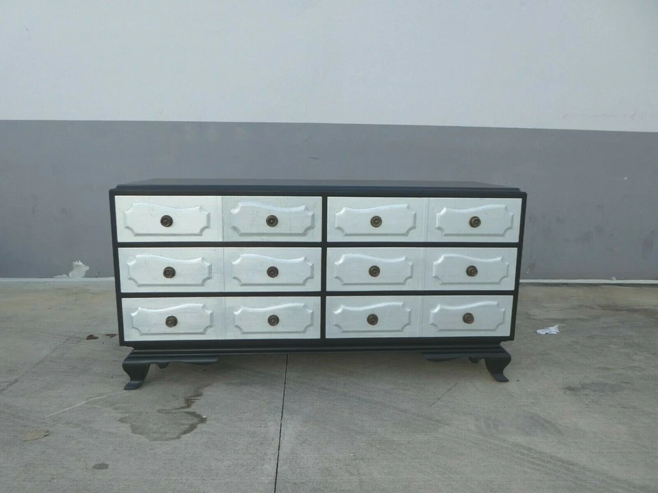 GROSFELD HOUSE ГОЛЛИВУДСКОЕ РЕГЕНТСТВО СЕРЕБРЯНЫЙ ЛИСТ И ЧЕРНОЕ ПЯТНО ДЛИННЫЙ КОМОД - Изображение 1 из 4