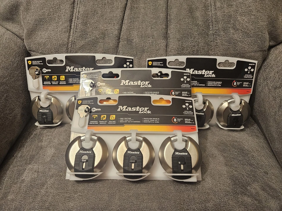 12 MASTER LOCK REINFORCED INDOOR OUTDOOR SILVER STEEL SHACKLE KEYED PADLOCK  - Image 1 of 3