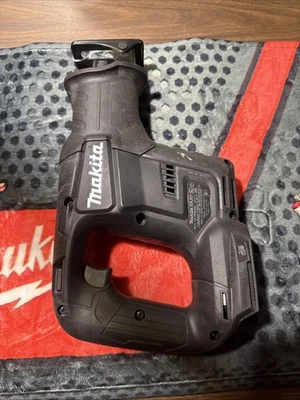 NEW Makita BARE Brushless XRJ07 18VCompact Reciprocating Saw in Great Condition - Image 1 of 4