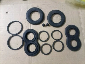 FIAT 1300 1500 SERIE GUARNIZIONI FRENI GOMMINI FRENO A DISCO ANTERIORE - Imagen 1 de 3