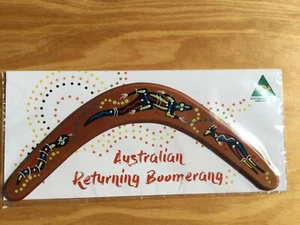 Australian Made Carded 14" decorated Wood Throwing Boomerang - Lizard Design - Foto 1 di 10