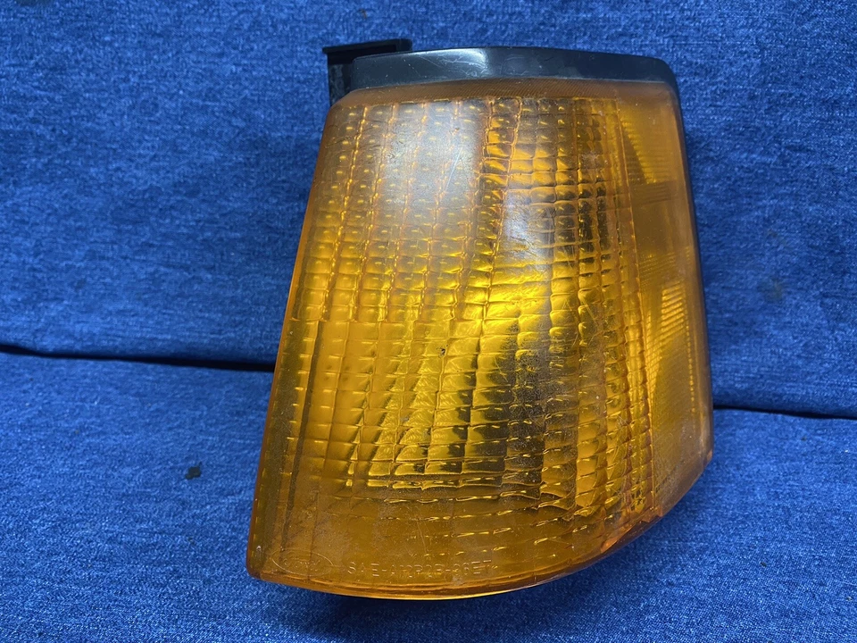 1985 1986 1987 1988 1989 1990 Ford Escort правосторонний фонарь парковочный поворотник - Изображение 1 из 3