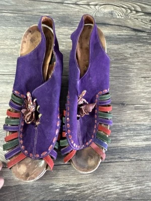 Tacones de cuña planos vintage de gamuza púrpura talla 7 A Foto 1 de 4