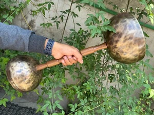 Double Chalise Singing Bowls - Singing bowl with Handel - Tibetan Singing Bowls - Picture 1 of 4