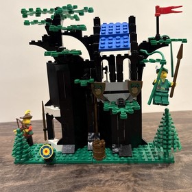 Lego Forestmens Hideout 6054 Missing Few Pieces Good Condition W/ Manual Read De