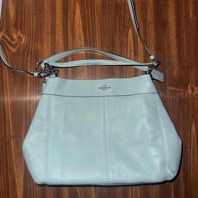 Bolso de mano Coach para mujer con cadena Turnlock de guijarros Foto 1 de 4