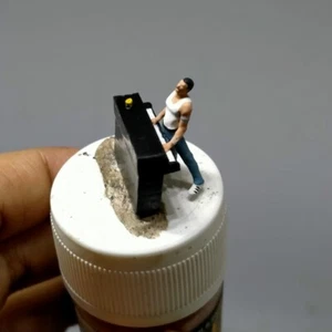 Famoso Cantante Tocando Piano HO 1:87 Figura Miniatura No Preiser - Imagen 1 de 4