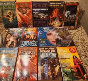 anne mccaffrey book lot Of 13 Vintage Paperback Novels - Imagen 1 de 4