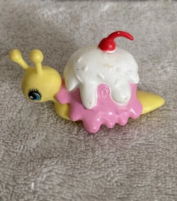 Vtg Polly Pocket Toy Snailana Cutants  Ice Cream Sundae Snail Slug Cherry 1” — 第 1/4 张图片