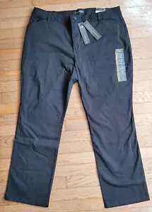 NEW Lee Black Relaxed Fit All Day Straight Leg Pant Women’s Size 18P Short - Picture 1 of 4