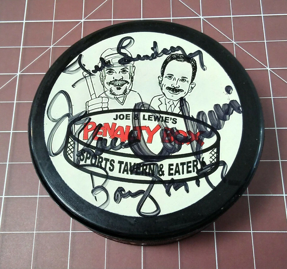 Red Wings — Тед Линдсей — Дэйв Льюис — Джо Кокур — Барри Смит — с автографом  - Изображение 1 из 4