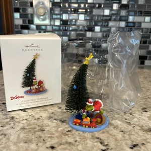 Hallmark Dr Suess The Grinch 2008 adorno “A Smile Most Unpleasant” nuevo en caja - Imagen 1 de 6