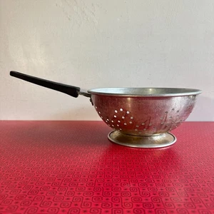 Vintage Aluminium Colander with Black Handle Retro Kitchen Strainer Kitchenalia - Picture 1 of 7