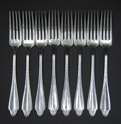 1912 ONEIDA Community Silver Plate Georgian Pattern Dinner Forks Made in USA x 8 - Image 1 of 4