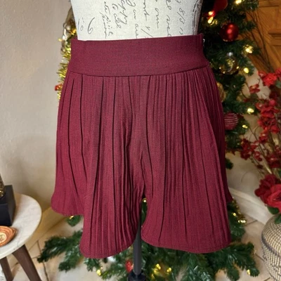 ZARA Women’s Pleated Red & Black High Waisted Pleated Shorts Size XS - Image 1 of 4