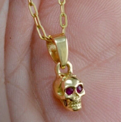 Mini colgante amuleto con forma de calavera rubí rojo natural con cadena de 18"" de oro amarillo de 14 k Foto 1 de 4