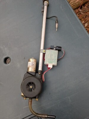 1998-2000 Volvo S70 Sedan conjunto de motor de antena de energia com mastro 9494384 - Imagem 1 de 2