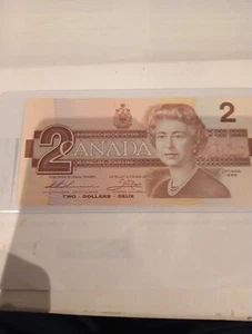 1986 canadian 2 dollar bill Banknote Large And SMALL B UNKNOWN - Picture 1 of 9