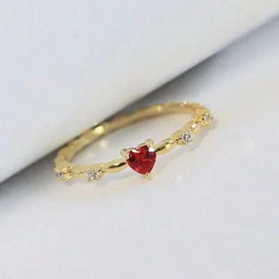 Delicado anillo de cristal de piedras preciosas de corazón rojo piedras de vidrio tono dorado moda talla: 6 Foto 1 de 4