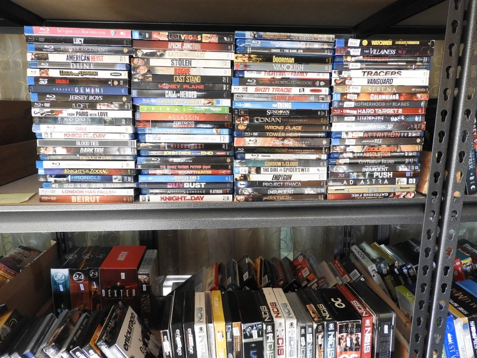 HUGE LOT OF ASSORTED BLURAY MOVIES - Used Blu Ray Lot 9 Wholesale - Image 1 of 4