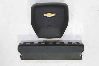 19 2020 2021 2022 2023 2024 CHEVY BLAZER DRIVER WHEEL & KNEE AIRBAG OEM AIR BAG - Image 1 of 4