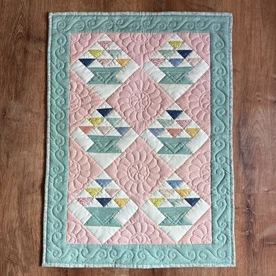 Bloque de canasta de edredón vintage precioso acolchado hecho a mano 19”x25” arte cottagecore Foto 1 de 4