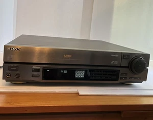 SONY MDP-333 Lettore LaserDisc CD CDV LD Lettore Multidisco ACCENSIONE - Foto 1 di 16