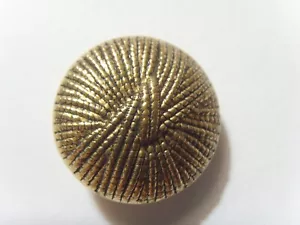 vintage gold tone metal woven yarn pattern motif collector button 51906 - Picture 1 of 3