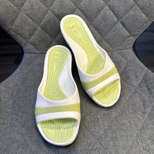 Sandales à talons compensés Crocs vert citron blanc caoutchouc bout ouvert femme taille 7 - Photo 1/15